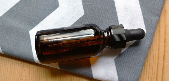 Featured image of post Sivilce ve Akne İzlerini Yok Etmek İçin Ev Yapımı Serum