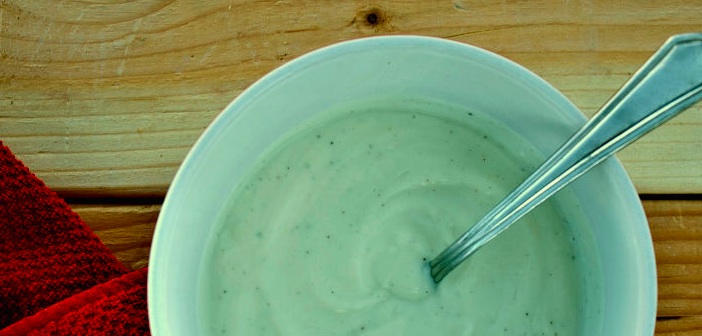 Karnabaharlı Vegan Sosu