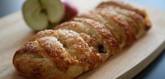 En Kolay ve Hızlı Elmalı Strudel Tarifi