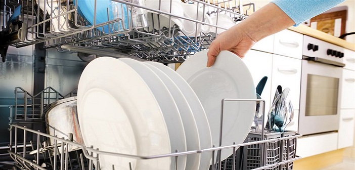 Yoksa Bulaşıkları Yıkayıp mı Makineye Koyuyorsunuz?