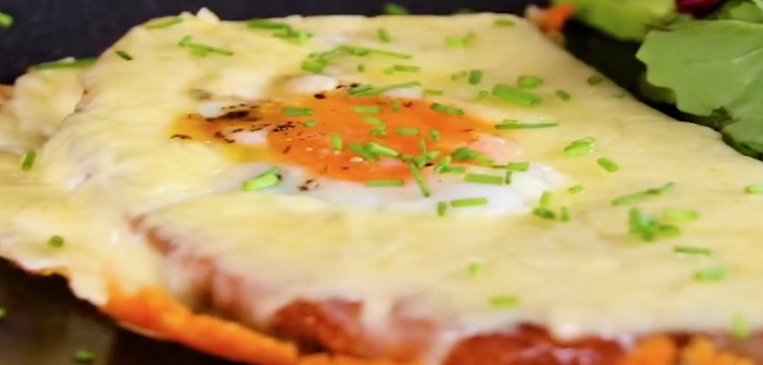 Kolay ve Lezzetli Avokado Dolmalı Kahvaltı Tostu