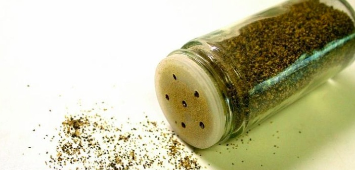 Restorantta Yemek Yerken Baharat Eklemeden Önce Düşünün