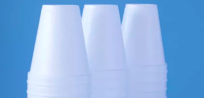 Plastik Bardaklardaki Kokular Nasıl Giderilir?